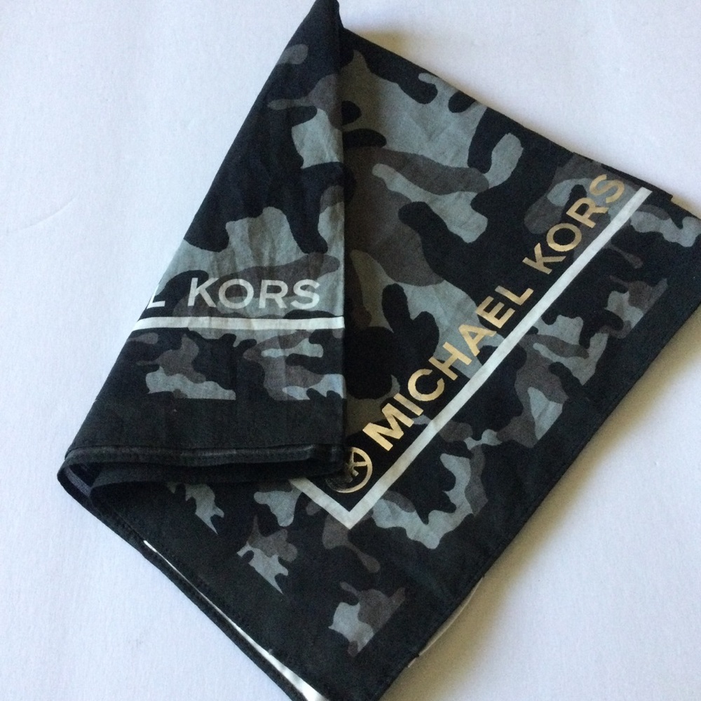 MICHAEL KORS COTTON SCARF/BANDANA BLACK AND GRAY CAMO PRINT WITH LOGO NWOT